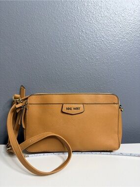 Nine West Camel Tan Crossbody Hand Purse Pocketbook Bag